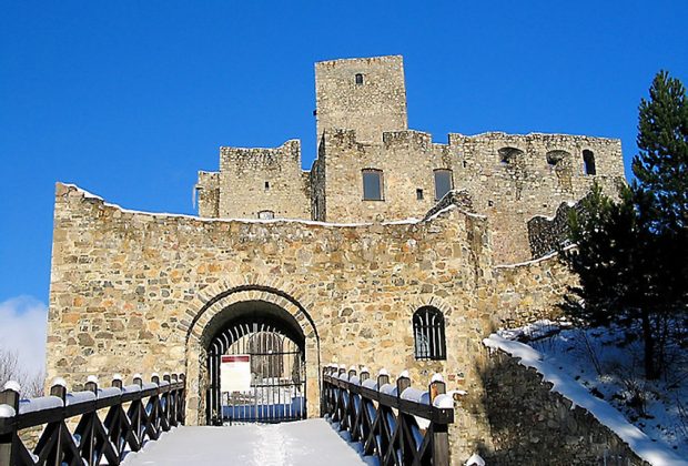 Považie v zime, Hrad Strečno