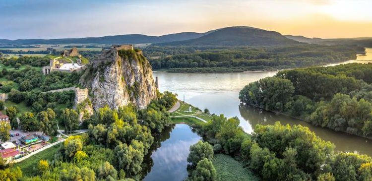 Bratislava, Hrad Devín