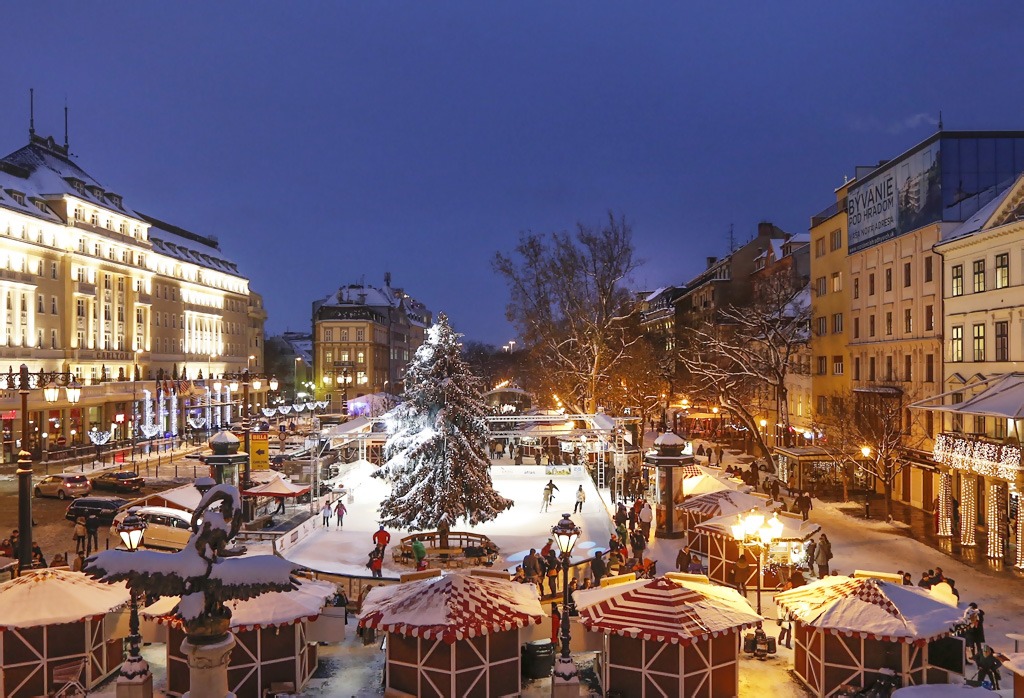 Predvianočnú adventnú Bratislavu, zábava na klziskách