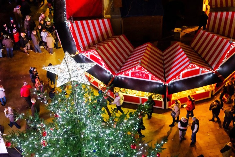 Predvianočnú adventnú Bratislavu, bohaté vianočné trhy