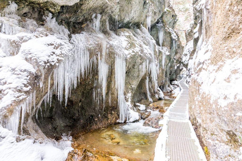 4 tipy na zimna turistika v žilinskom kraji, Jánošíkove diery