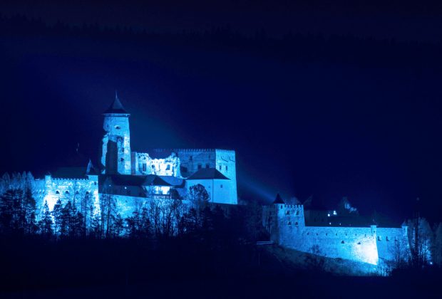 Hrad v Starej Ľubovni sa rozsvieti modrou, povedomie o autizme