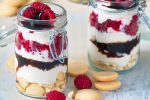 Svieža chuť ovocia v lahodnom vegánskom toppingu od Dr_Oetker, vanilkovy-tvarohovy-dezert