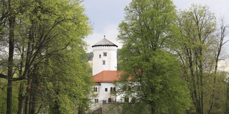 Na návštevníkov čakajú tri expozície - Budatínsky hrad, hrad Strečno a expozícia Jánošík a Terchová, Budatínsky-park