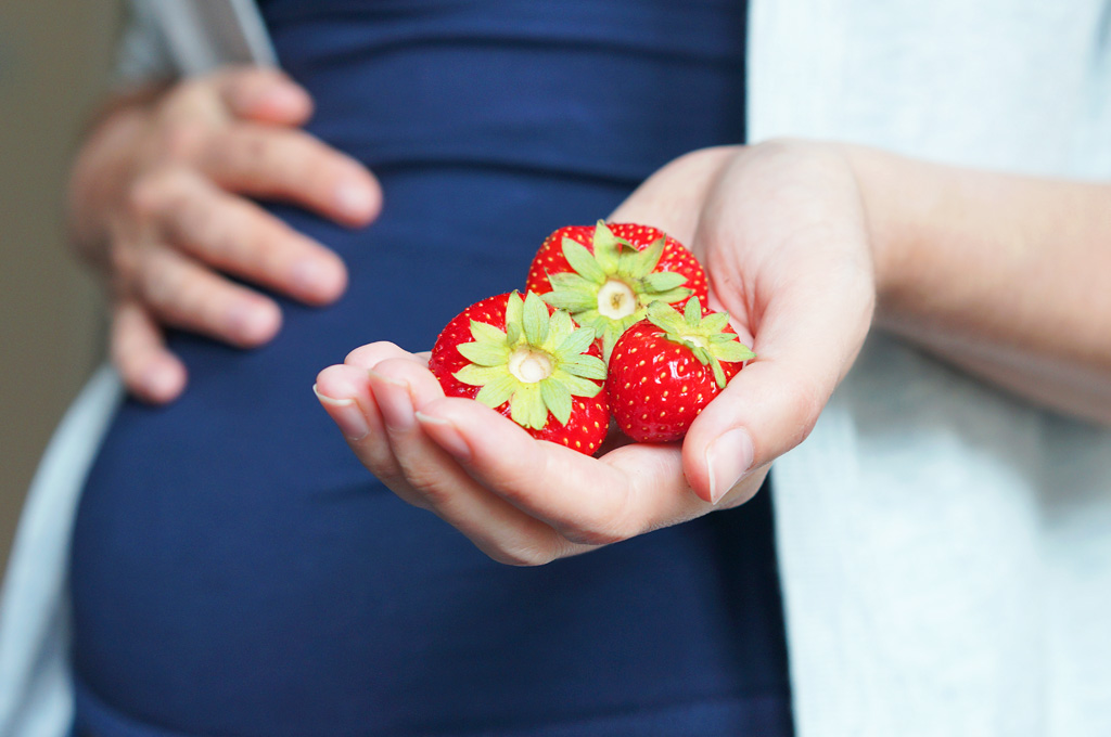 Poďme spolu na jahody, sú sladké, voňavé a veľmi zdravé, samozber, tehotenstvo