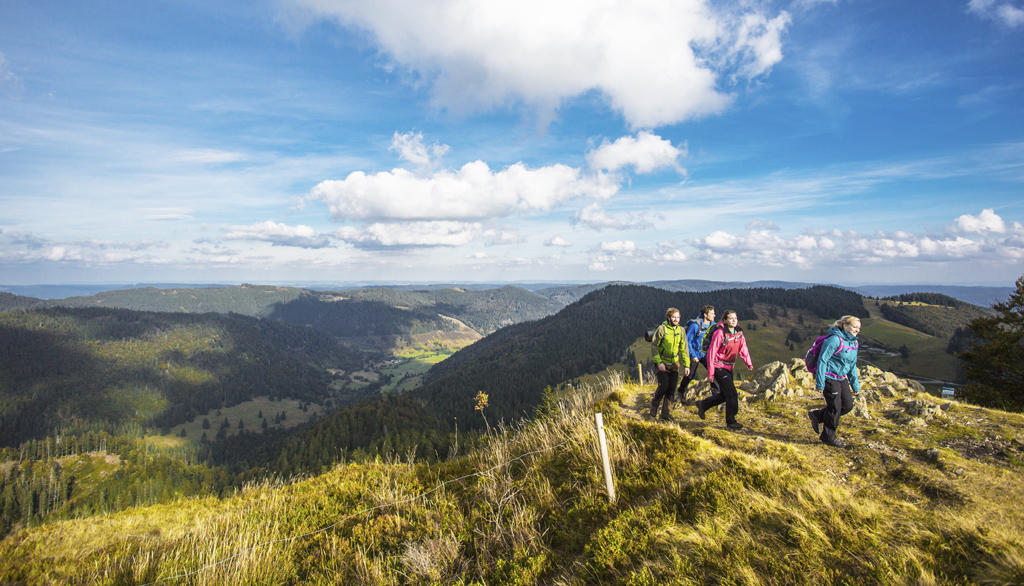 Stanú sa veľké cestovateľské sny opäť realitou Ohlas vo svete zaznamenala kampaň #DiscoverGermanyFromHomeBernau im Schwarzwald_Hochschwarzwald_Berg_Herzogenhorn