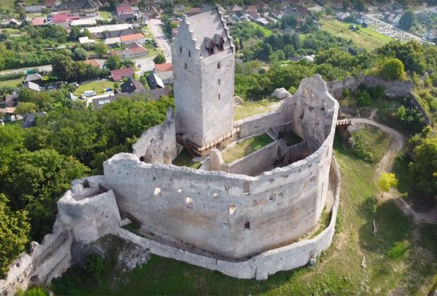 Letný Topoľčiansky hrad