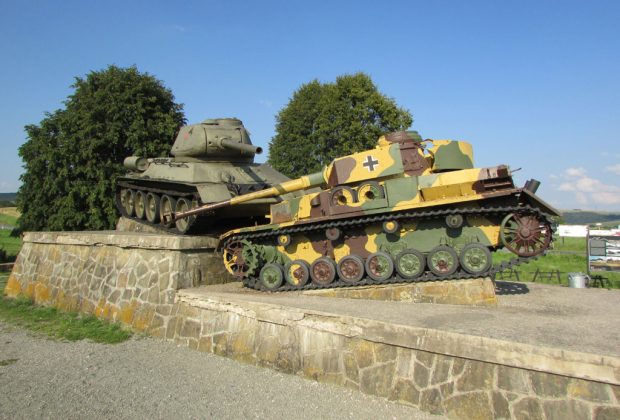 Vyšplhajte sa na tank, ohmatajte si vojnovú históriu a expozície vojenskej techniky priamo na bojisku, Udolie smrti