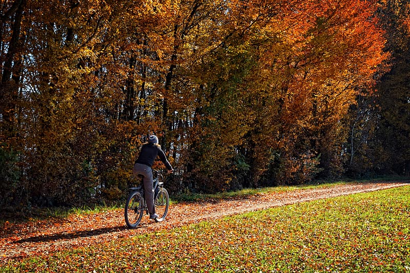 Jesenná cyklistika – aké oblečenie by vám nemalo chýbať