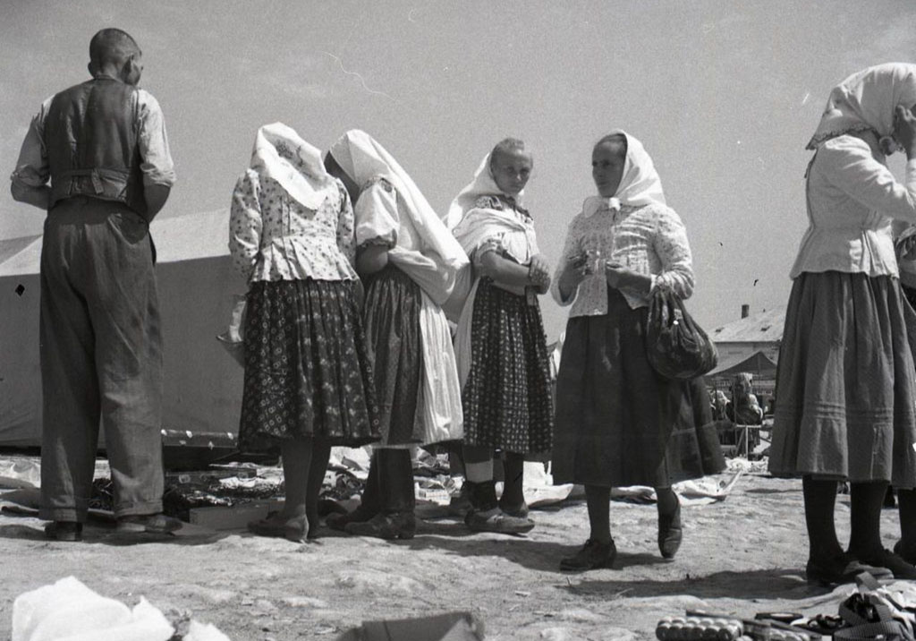 Na jarmoku v Rajci, 1946