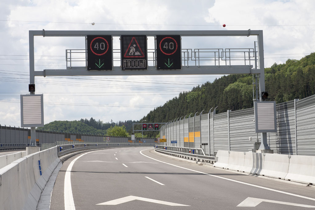 Smart systém varovania vodičov o nebezpečenstve na ceste