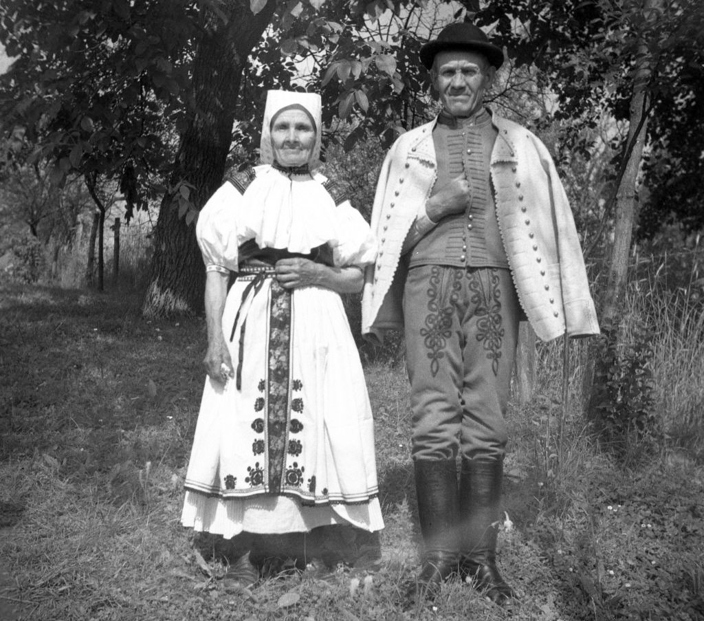 Sviatočný ľudový odev, Moravské Lieskové 1940
