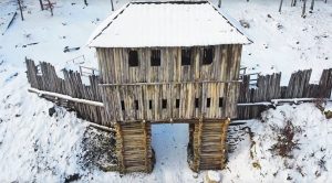 Hradisko Valy Bojná – vrch Holý kameň a jaskyňa pod Holým kameňom