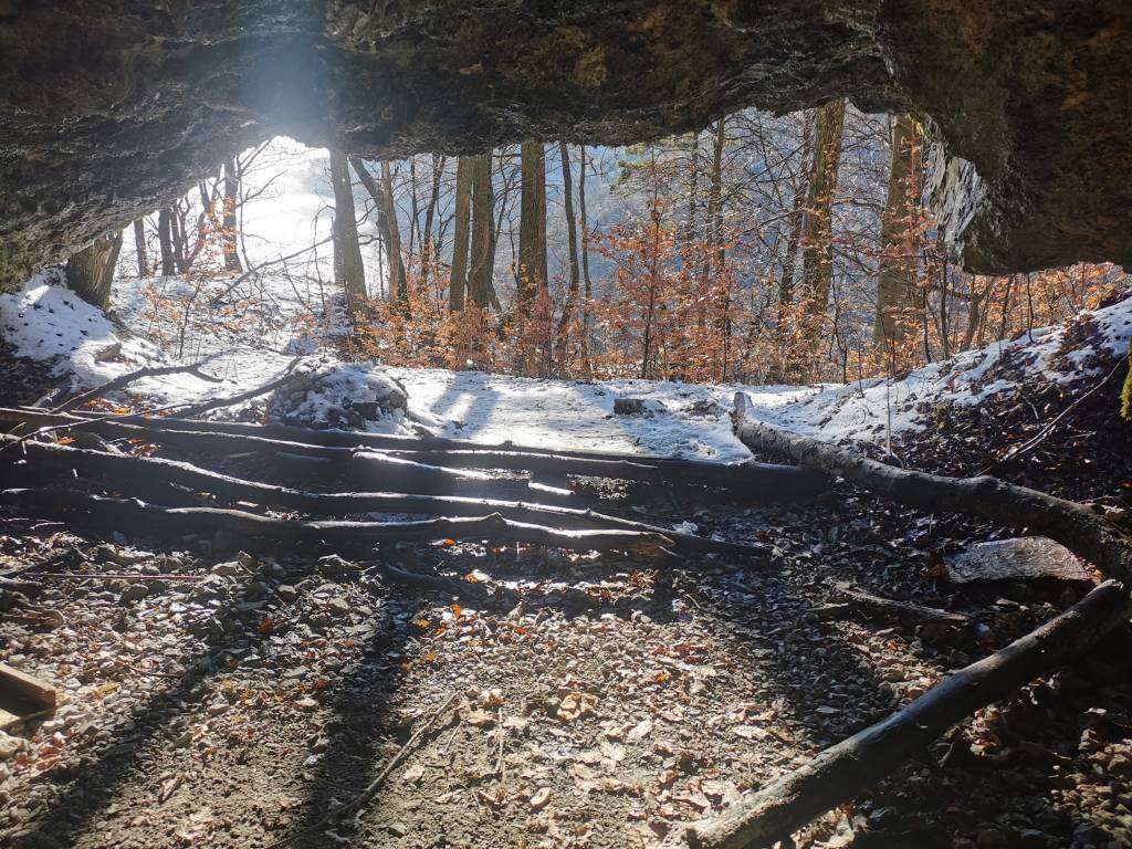 Výstup na hrad Zniev – torzo slávy Turčianskej stolice a zabudnutý svedok histórie, turistika, výlet