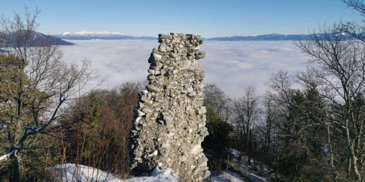 Výstup na hrad Zniev – torzo slávy Turčianskej stolice a zabudnutý svedok histórie