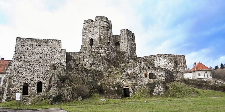 Mesto Levice si pripomína 865. výročie od prvej písomnej zmienky, Levice hrad, Levický hrad