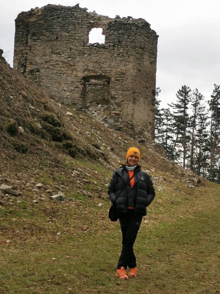 zrúcanina Sklabinský hrad - OZ Donjon - rekonštrukcia hradov, Na potulkách v Turci. Zrúcaniny Sklabinského hradu ponúkajú námety na radosť z maličkostí