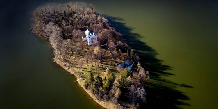 Slanický ostrov umenia, Oravská galéria, lexikon.sk