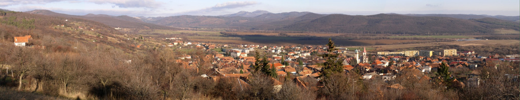 Pukanec, panoramatický pohľad na obec, lexikon