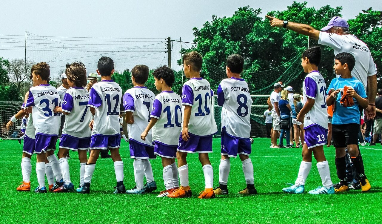 prečo hrajú futbal...